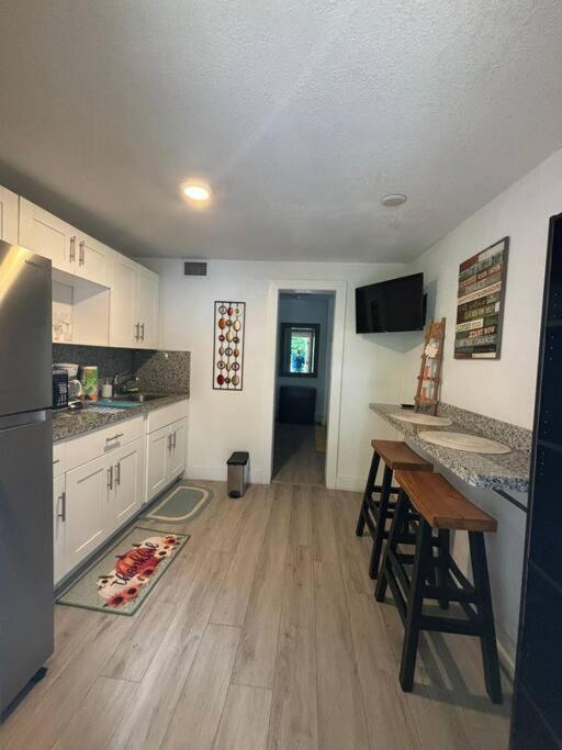 Quiet & Centrally Located House - Private Parking, Laundry And Storage For Luggage Miami Exteriör bild