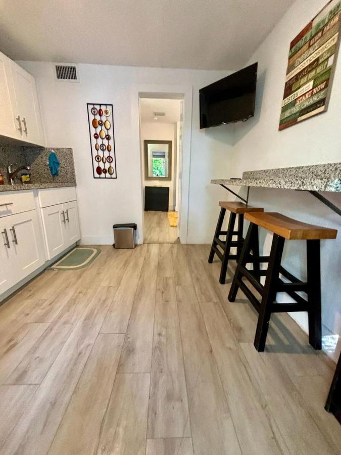 Quiet & Centrally Located House - Private Parking, Laundry And Storage For Luggage Miami Exteriör bild