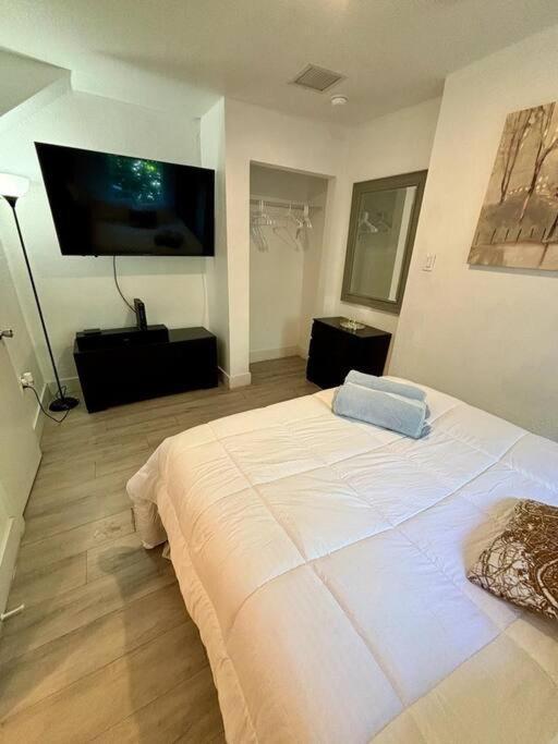 Quiet & Centrally Located House - Private Parking, Laundry And Storage For Luggage Miami Exteriör bild